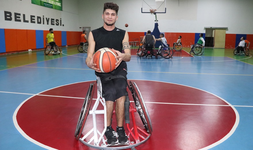 tekerlekli-sandalye-basketbolcusu-mahmut-acikgoz-(2).jpg