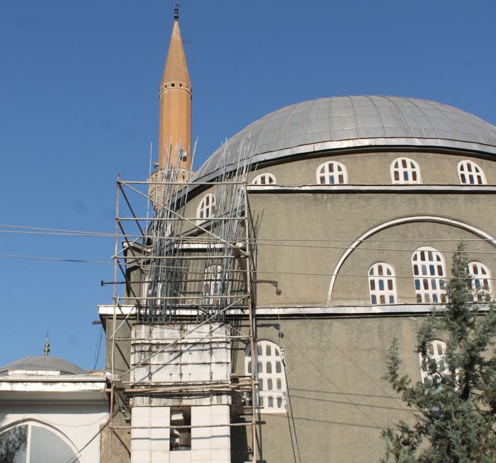 yildirim-dusen-cami-minaresi-onariliyor.jpg