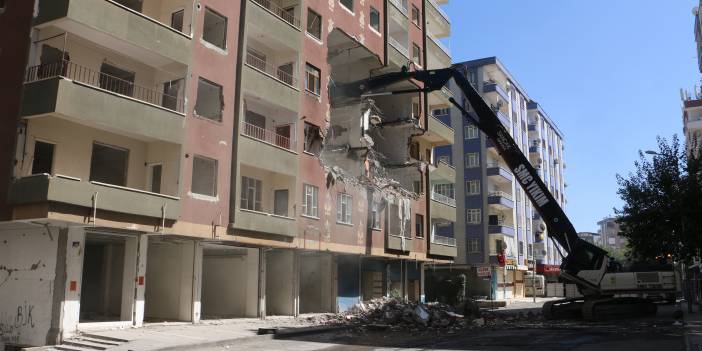 Diyarbakır'da 150-200 ağır hasarlı bina yıkıldı