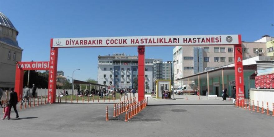 Çocuk hastanesi ana baba günü, tek doktor yetişemiyor