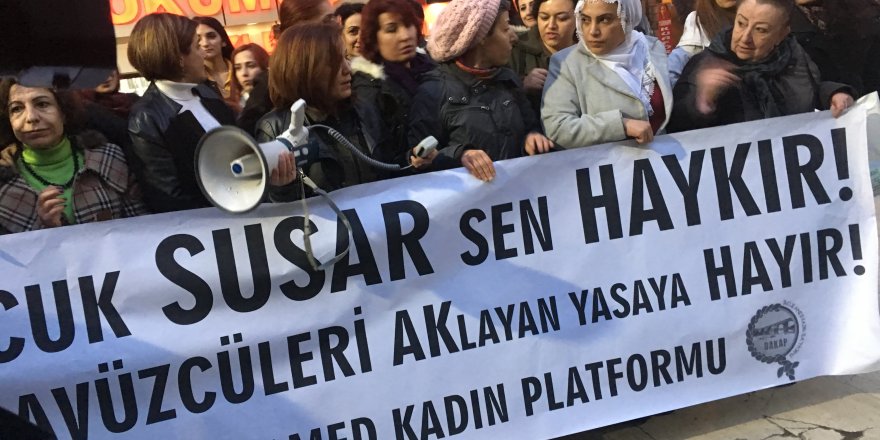 Diyarbakır'da kadınlar istismar yasa tasarısını protesto etti
