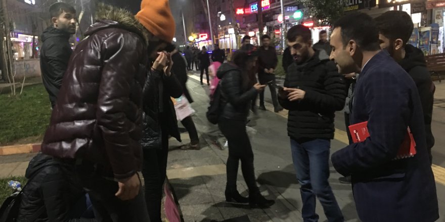 Çocuklar üşümesin diye 1 TL'ye dert dinlenir