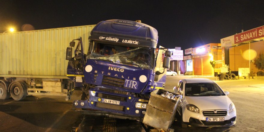 Tır şoförü uyudu, ortalık birbirine girdi