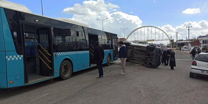 Diyarbakır’da belediye otobüsü otomobile çarptı